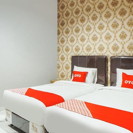 Super Oyo Capital O 92066 Papakoel Hotel & Cafe Medan Zewnętrze zdjęcie
