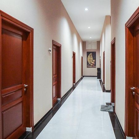 Super Oyo Capital O 92066 Papakoel Hotel & Cafe Medan Zewnętrze zdjęcie