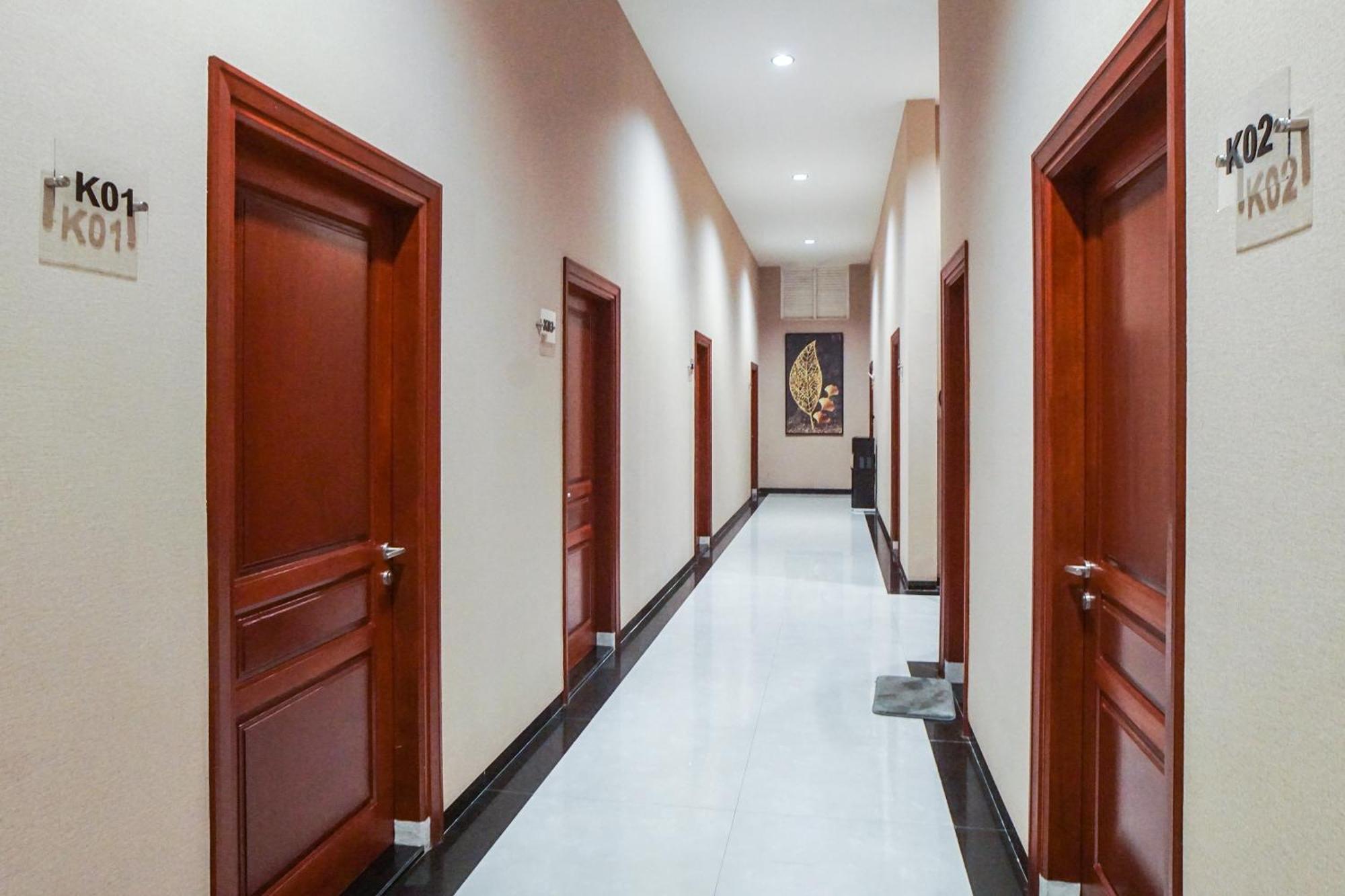 Super Oyo Capital O 92066 Papakoel Hotel & Cafe Medan Zewnętrze zdjęcie