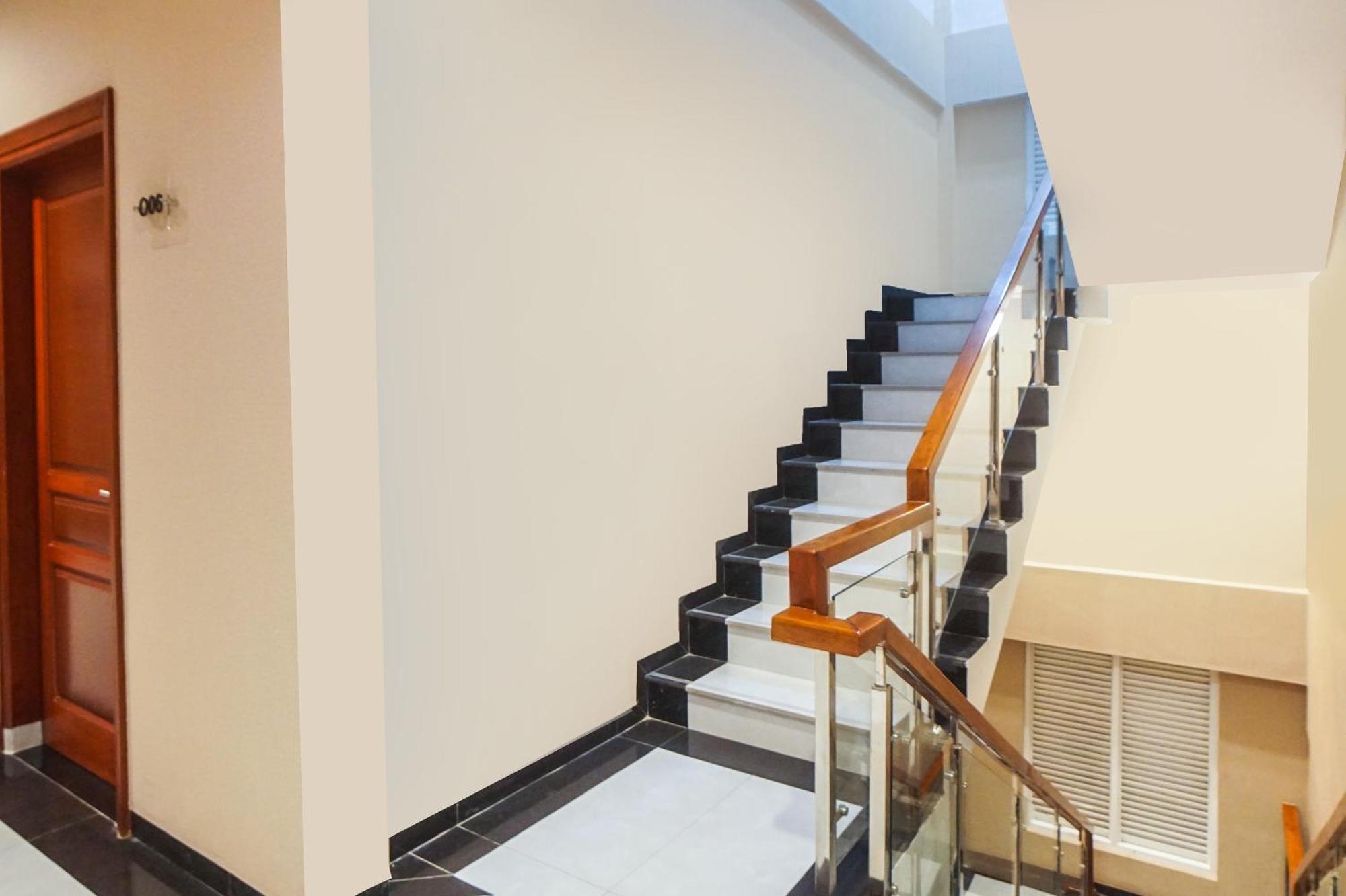 Super Oyo Capital O 92066 Papakoel Hotel & Cafe Medan Zewnętrze zdjęcie