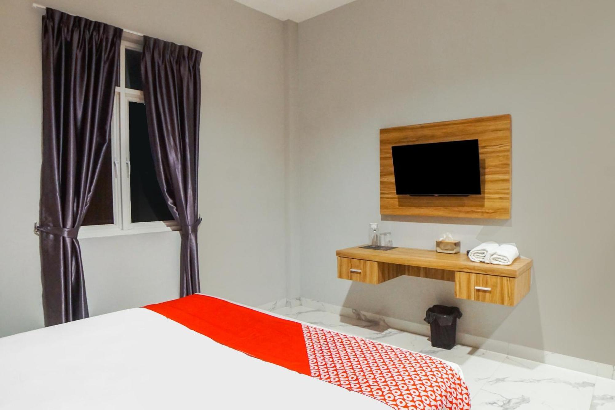 Super Oyo Capital O 92066 Papakoel Hotel & Cafe Medan Zewnętrze zdjęcie