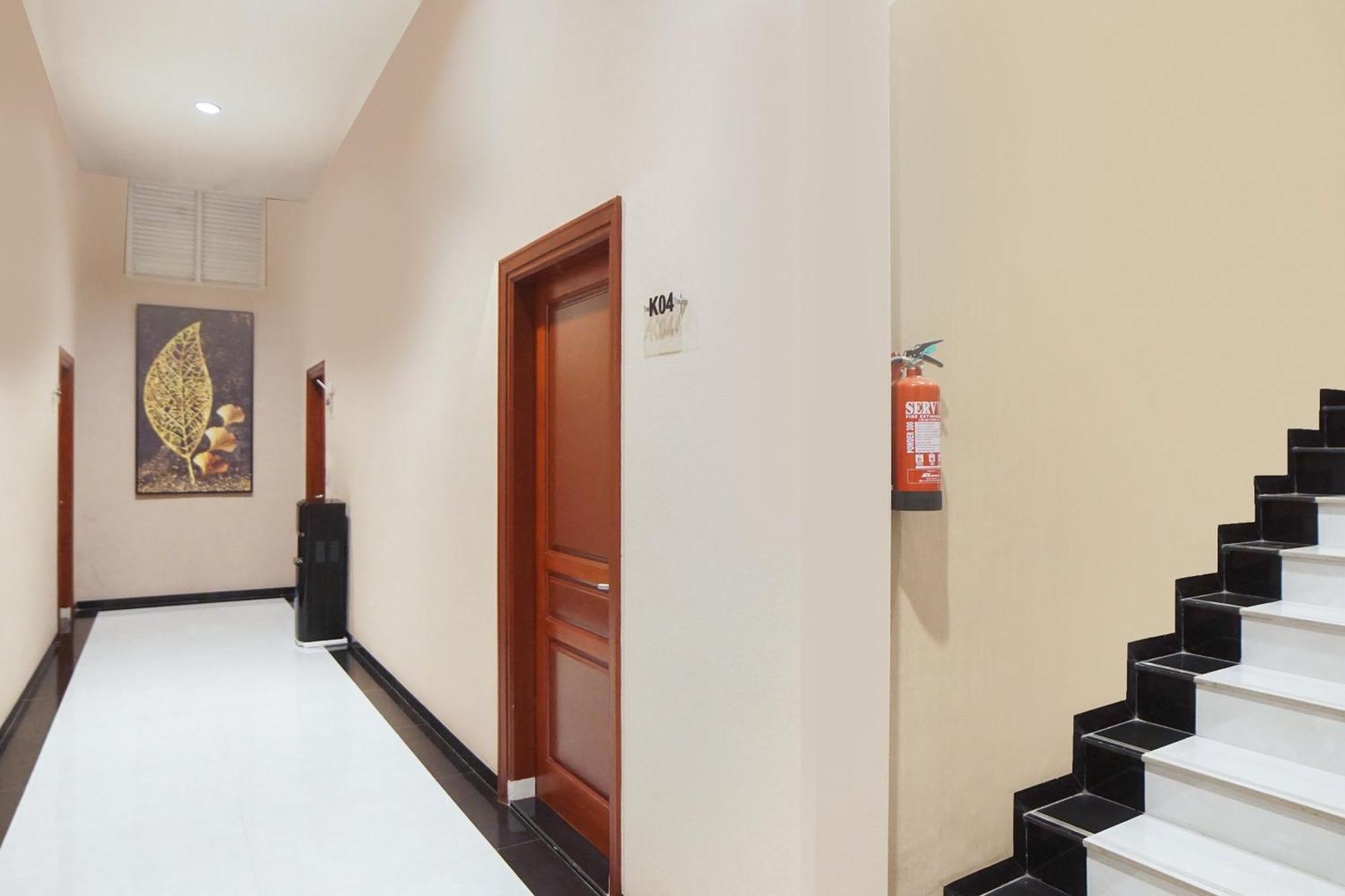 Super Oyo Capital O 92066 Papakoel Hotel & Cafe Medan Zewnętrze zdjęcie