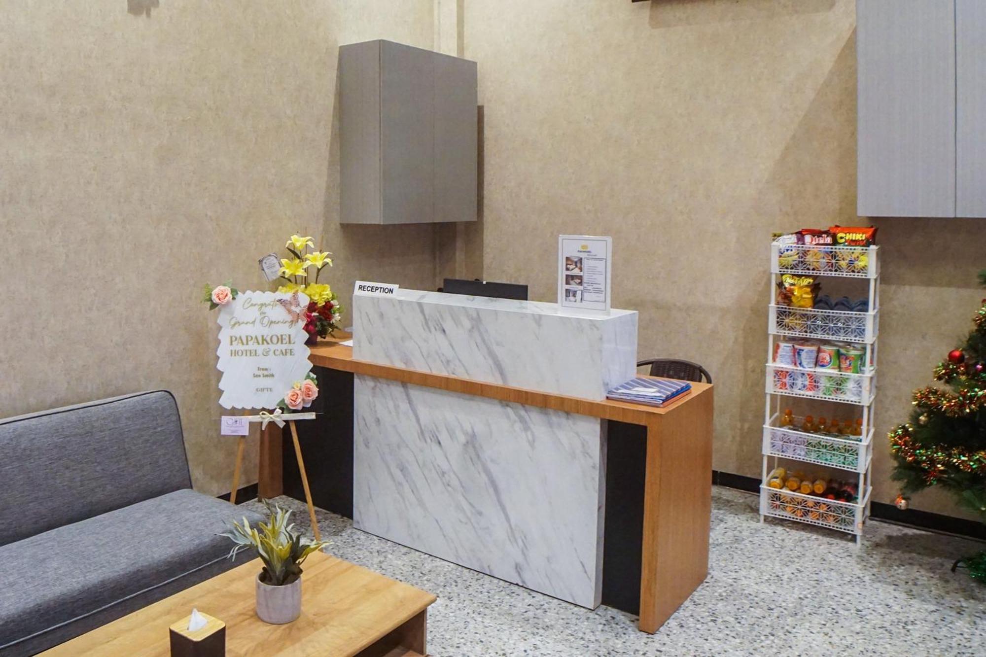 Super Oyo Capital O 92066 Papakoel Hotel & Cafe Medan Zewnętrze zdjęcie