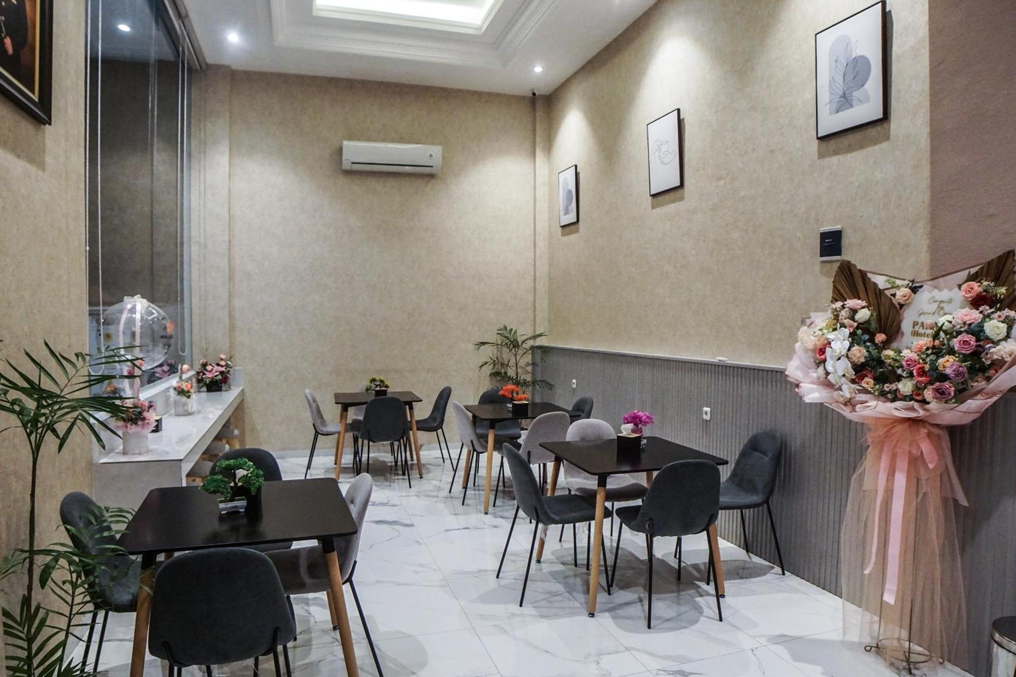 Super Oyo Capital O 92066 Papakoel Hotel & Cafe Medan Zewnętrze zdjęcie