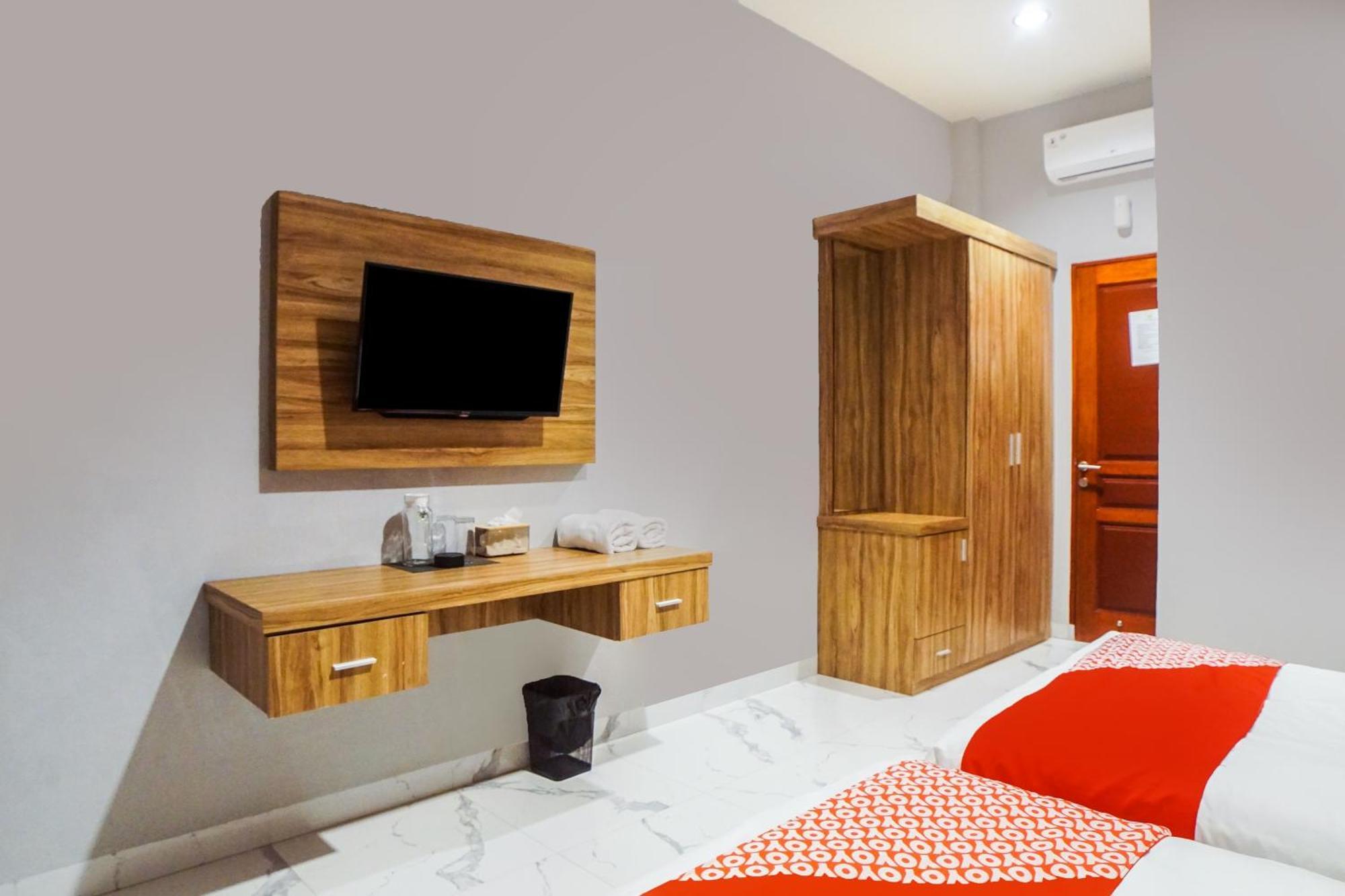 Super Oyo Capital O 92066 Papakoel Hotel & Cafe Medan Zewnętrze zdjęcie