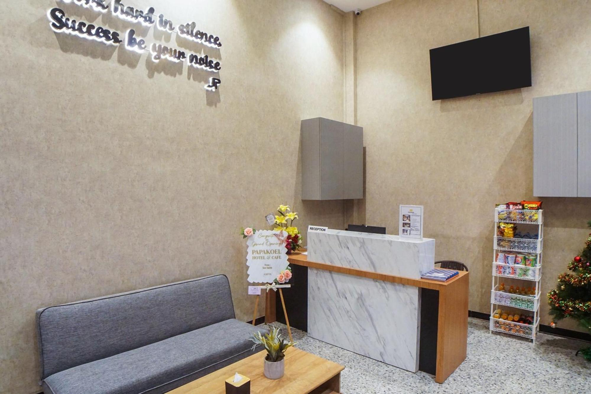 Super Oyo Capital O 92066 Papakoel Hotel & Cafe Medan Zewnętrze zdjęcie